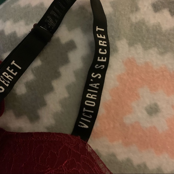 Victoria’s Secret 34D VERY SEXY pushup - Picture 4 of 6